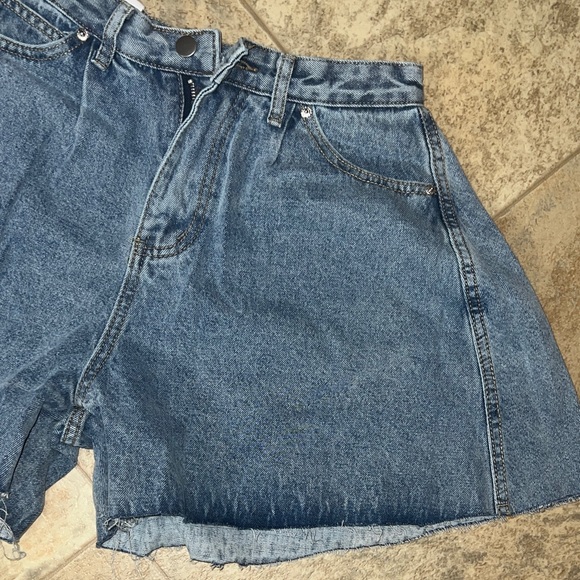 Fashion XHT JEANS Women's Shorts WIDE AND HIGH WAISTED LARGE - Picture 3 of 5